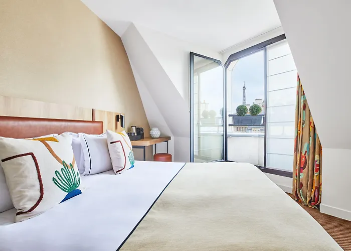Hotel Plaza Tour Eiffel 4*
