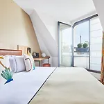 Hotel Plaza Tour Eiffel 4*