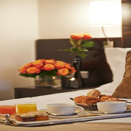 Plaza Tour Eiffel Hotel