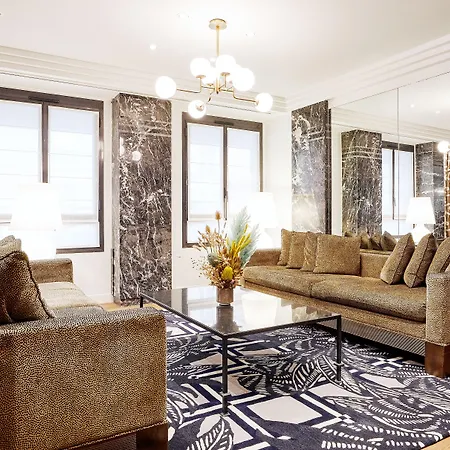 Hotel Plaza Tour Eiffel 4*