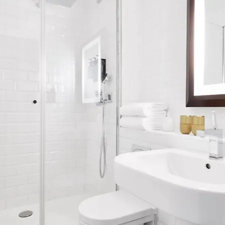 Plaza Tour Eiffel Hotell 4*