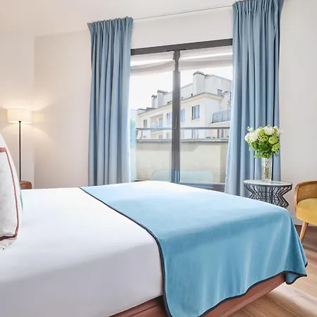 Hotell Plaza Tour Eiffel