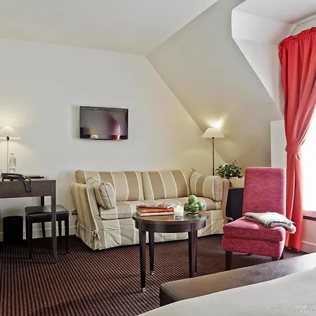 Plaza Tour Eiffel Hotel