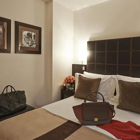 Plaza Tour Eiffel Hotell 4*