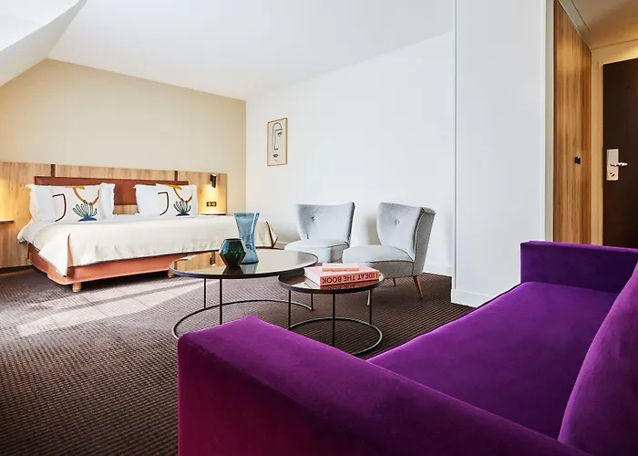 Hotel Plaza Tour Eiffel 4*