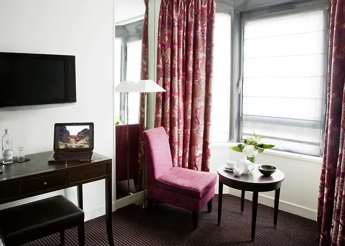 Hotel Plaza Tour Eiffel París