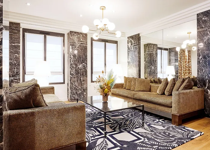 Hotel Plaza Tour Eiffel 4*