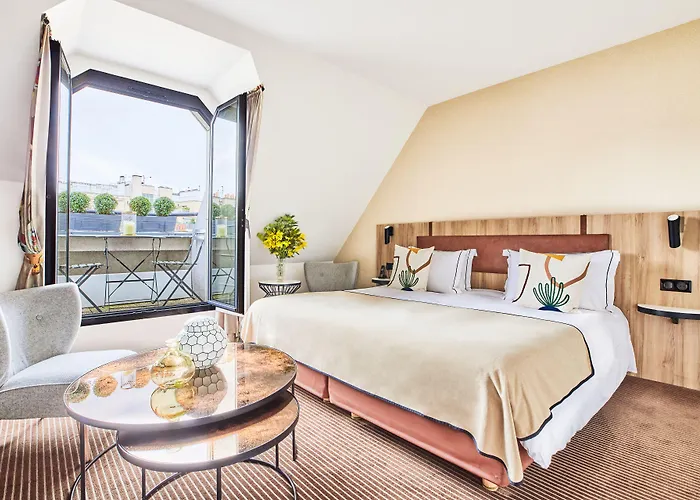 Hotel Plaza Tour Eiffel 4*
