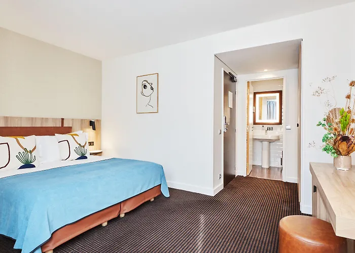 Hotel Plaza Tour Eiffel 4*