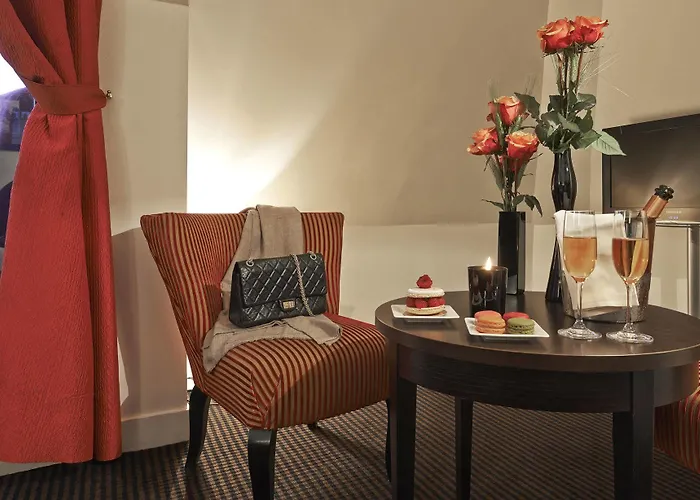 Plaza Tour Eiffel Hotel